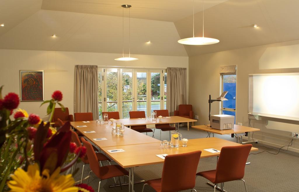 Regal Palms Resort Rotorua Dış mekan fotoğraf The meeting room at the Lodge