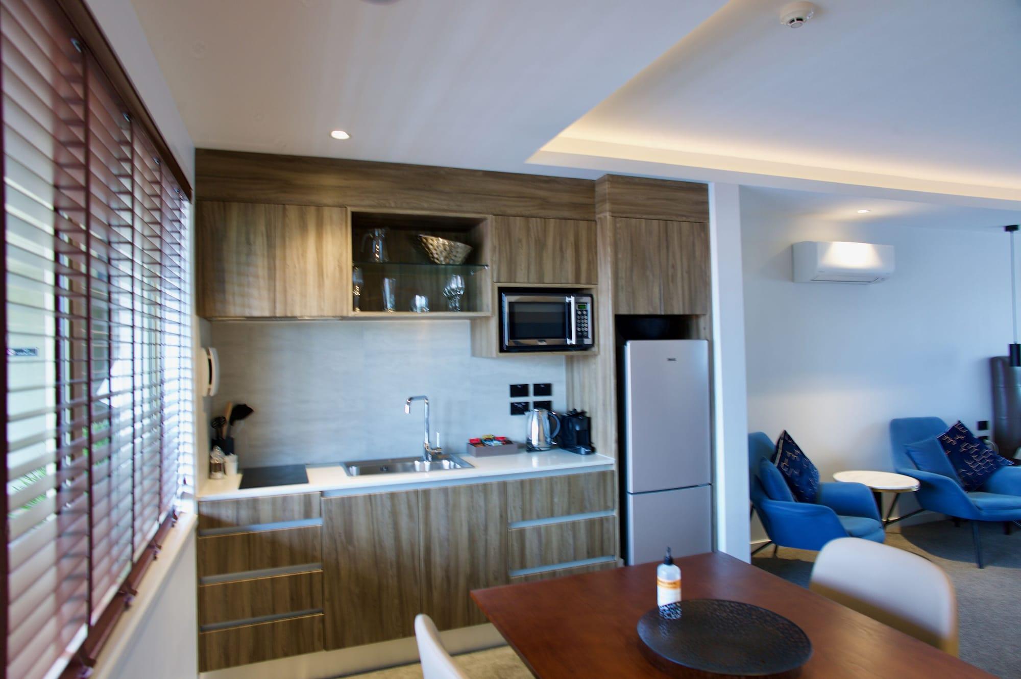 Regal Palms Resort Rotorua Dış mekan fotoğraf A kitchen in a hotel suite