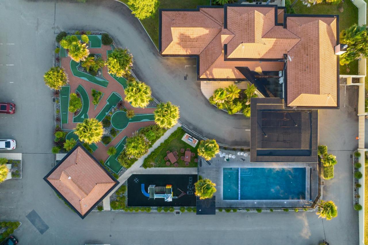 Regal Palms Resort Rotorua Dış mekan fotoğraf Aerial view of the clubhouse